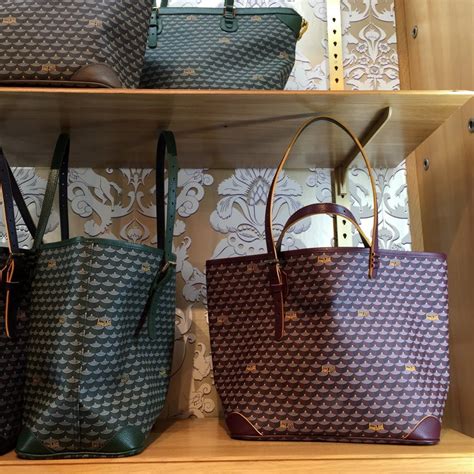 bags that look like Goyard